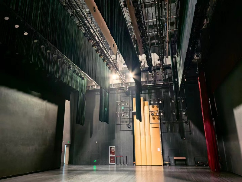 專注高品質(zhì)設(shè)備供應(yīng)，用硬核產(chǎn)品征服海外市場——我公司成功拿下蒙古國扎門烏德某劇場舞臺設(shè)備?